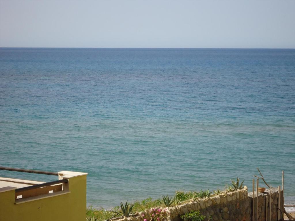 Almyra Apartments & Suites Sfáka Quarto foto