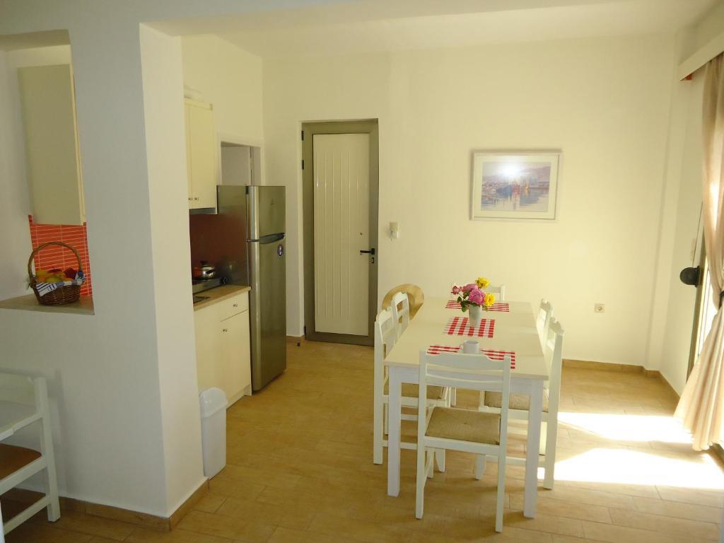 Almyra Apartments & Suites Sfáka Quarto foto
