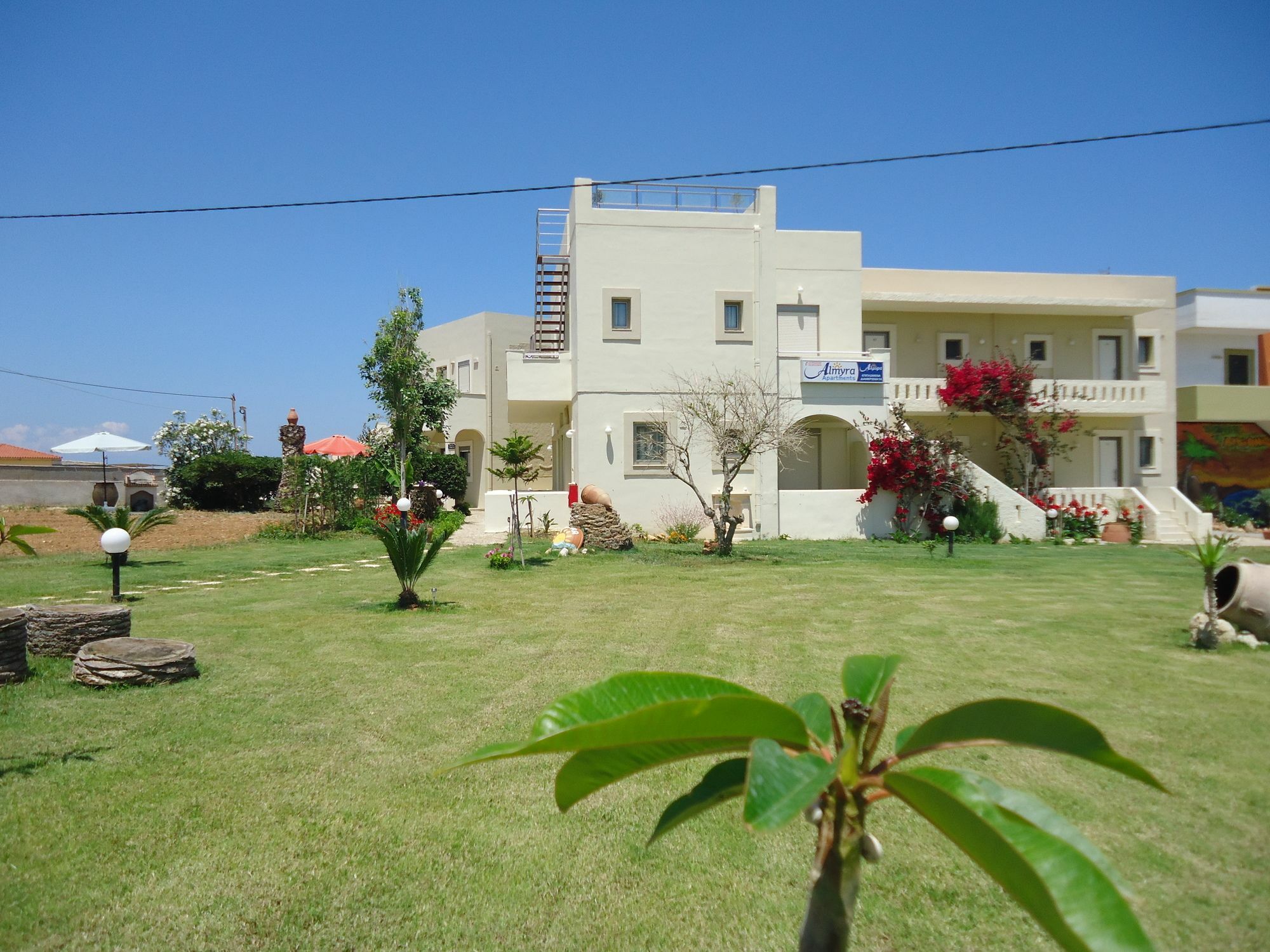 Almyra Apartments & Suites Sfáka Exterior foto